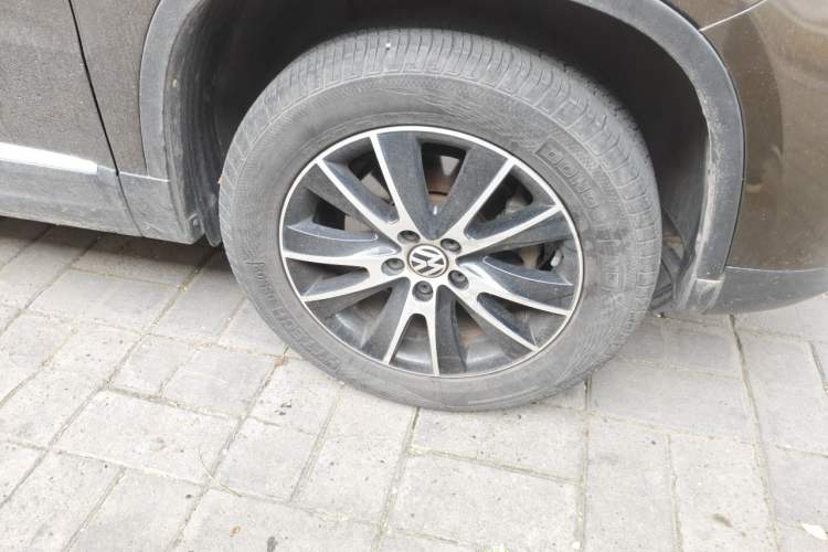 Used Volkswagen Tiguan 2013 1.8TSI Automatic Two-Wheel Drive Luxury Model Right Front Wheel Hub