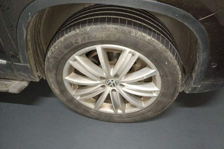 Used Volkswagen Tiguan 2013 2.0 TSI Automatic All-Wheel-Drive Flagship Edition Right Front Wheel Hub