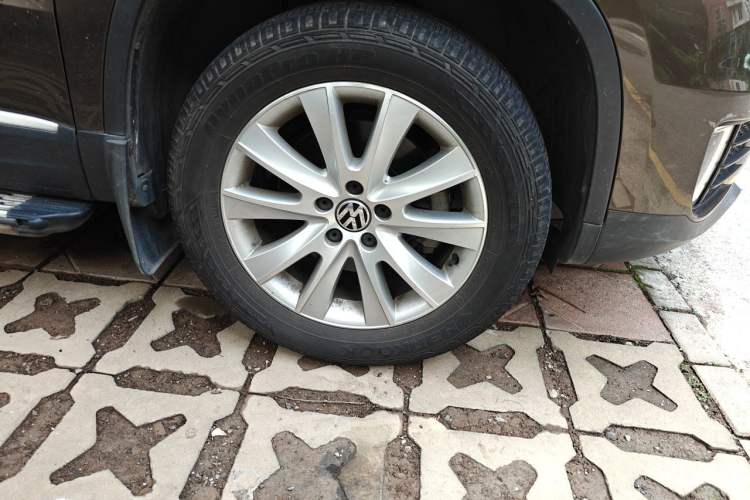 Used Volkswagen Tiguan 2013 1.8TSI Automatic Two-Wheel Drive Luxury Model Right Front Wheel Hub
