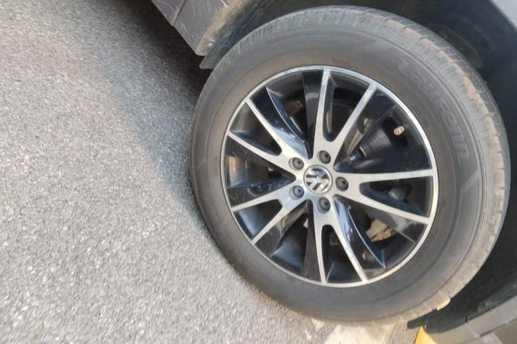 Used Volkswagen Tiguan 2013 1.8TSI Automatic Two-Wheel Drive Luxury Model Right Front Wheel Hub