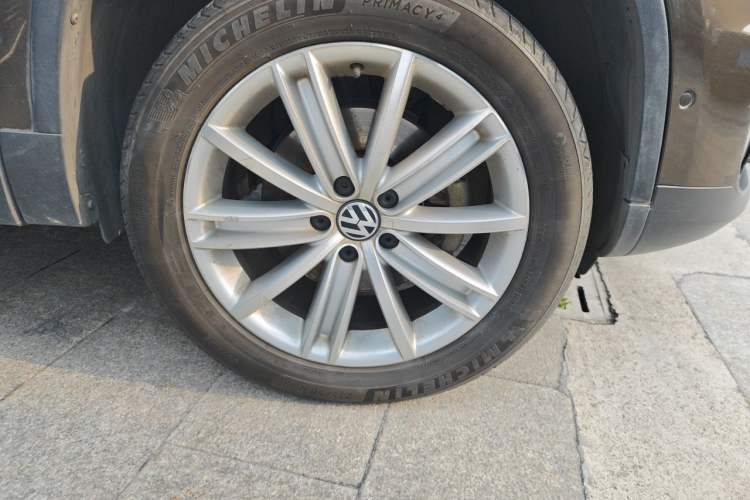 Used Volkswagen Tiguan 2013 2.0 TSI Automatic All-Wheel-Drive Flagship Edition Right Front Wheel Hub