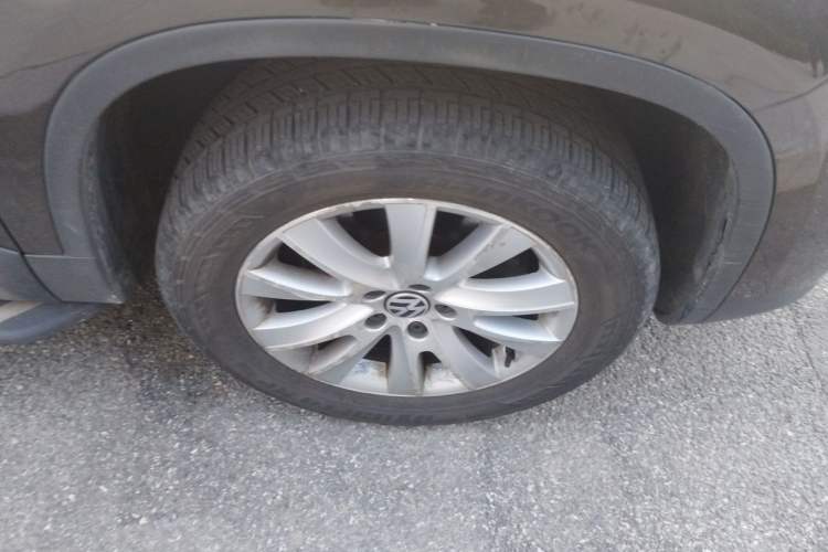 Used Volkswagen Tiguan 2013 1.8TSI Automatic Two-Wheel Drive Luxury Model Right Front Wheel Hub