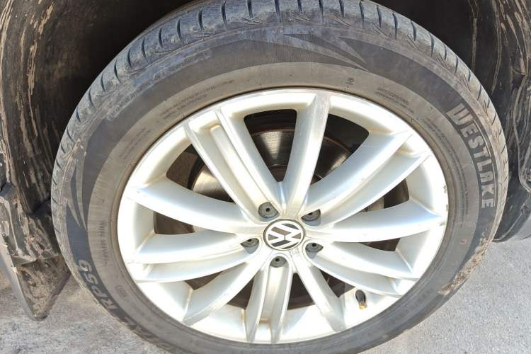 Used Volkswagen Tiguan 2013 1.8TSI Automatic Two-Wheel Drive Luxury Model Right Front Wheel Hub