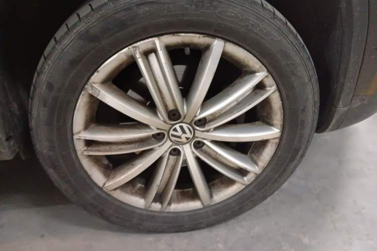 Used Volkswagen Tiguan 2013 2.0 TSI Automatic All-Wheel-Drive Flagship Edition Right Front Wheel Hub