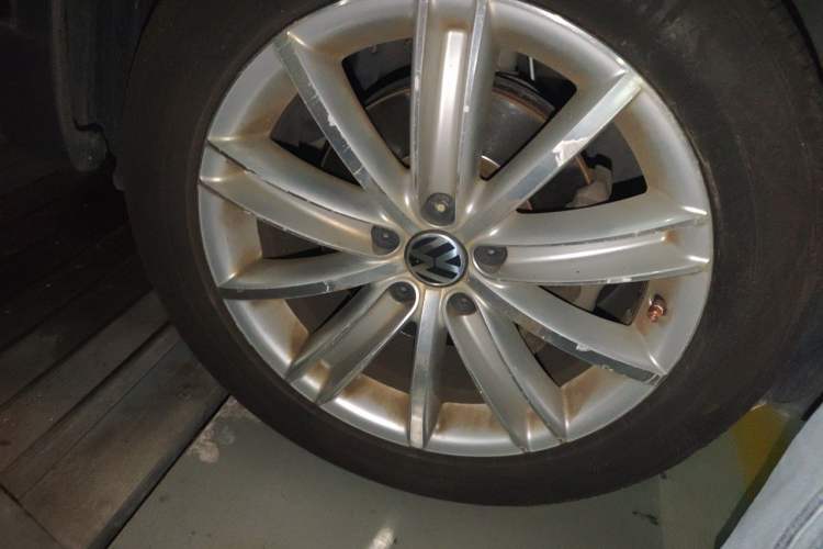 Used Volkswagen Tiguan 2013 2.0 TSI Automatic All-Wheel-Drive Flagship Edition Right Front Wheel Hub