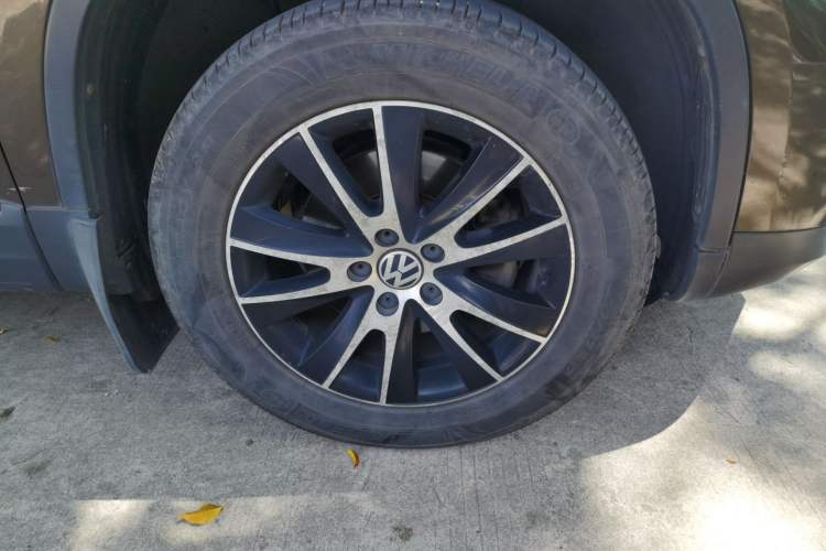Used Volkswagen Tiguan 2013 1.8TSI Automatic Two-Wheel Drive Luxury Model Right Front Wheel Hub