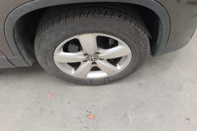 Used Volkswagen Tiguan 2013 1.8TSI Automatic All-Wheel-Drive Comfort Edition Right Front Wheel Hub