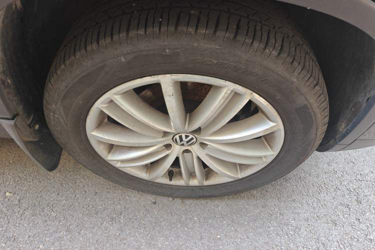 Used Volkswagen Tiguan 2013 2.0 TSI Automatic All-Wheel-Drive Flagship Edition Right Front Wheel Hub