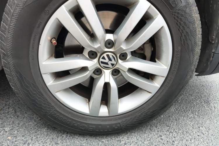 Used Volkswagen Tiguan 2013 1.8TSI Automatic Two-Wheel Drive Trend Edition Right Front Wheel Hub