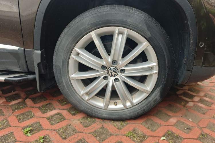 Used Volkswagen Tiguan 2013 2.0 TSI Automatic All-Wheel-Drive Flagship Edition Right Front Wheel Hub