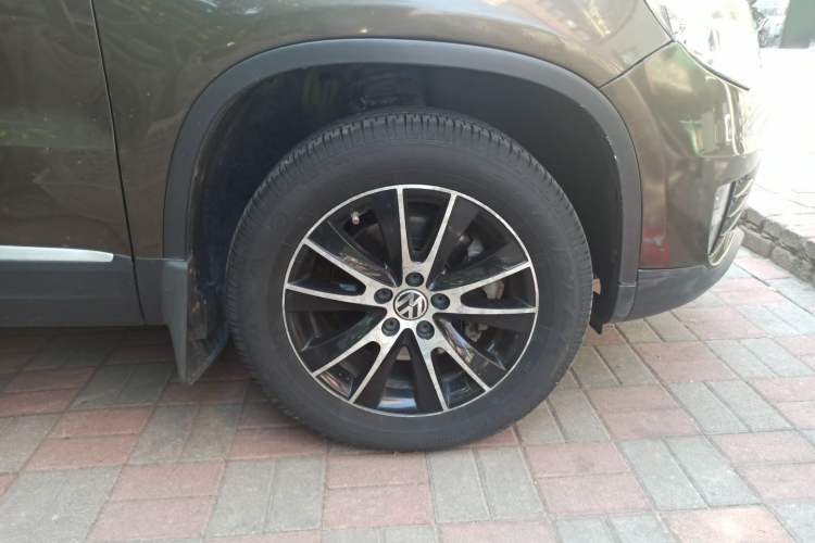Used Volkswagen Tiguan 2013 1.8TSI Automatic Two-Wheel Drive Luxury Model Right Front Wheel Hub