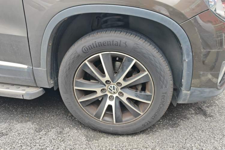 Used Volkswagen Tiguan 2013 1.8 TSI Automatic All-Wheel Drive Luxury Model Right Front Wheel Hub