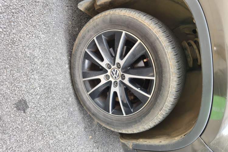 Used Volkswagen Tiguan 2013 1.8TSI Automatic Two-Wheel Drive Luxury Model Right Front Wheel Hub