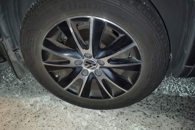 Used Volkswagen Tiguan 2013 1.8TSI Automatic Two-Wheel Drive Luxury Model Right Front Wheel Hub