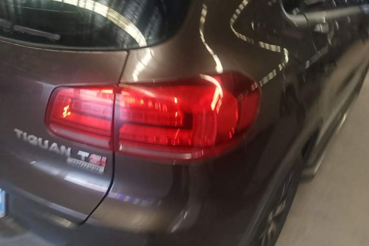 Used Volkswagen Tiguan 2013 1.8 TSI Automatic All-Wheel Drive Luxury Model Right Rear Taillight