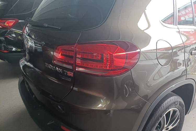 Used Volkswagen Tiguan 2013 1.8 TSI Automatic All-Wheel Drive Luxury Model Right Rear Taillight