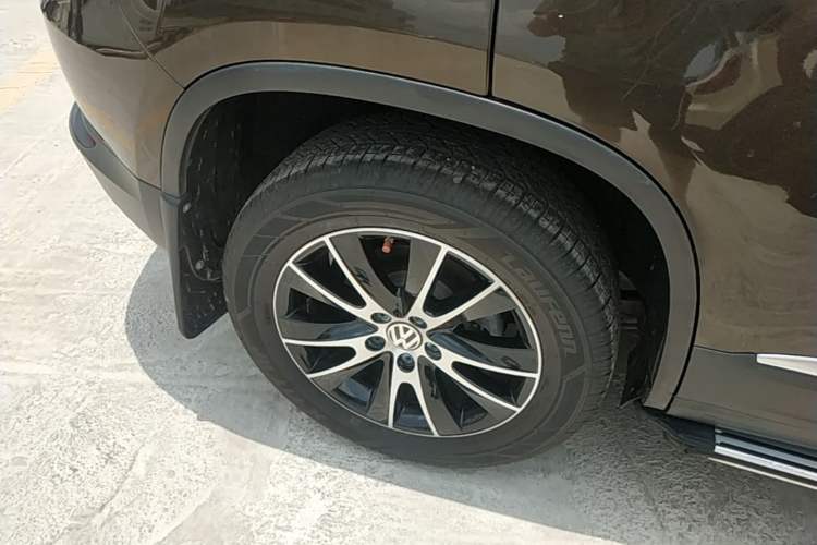 Used Volkswagen Tiguan 2013 1.8 TSI Automatic All-Wheel Drive Luxury Model Right Rear Wheel Hub