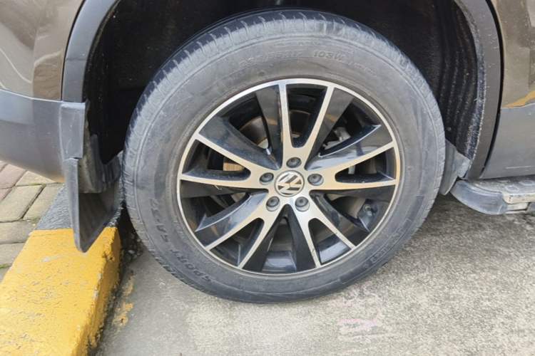 Used Volkswagen Tiguan 2013 1.8 TSI Automatic All-Wheel Drive Luxury Model Right Rear Wheel Hub