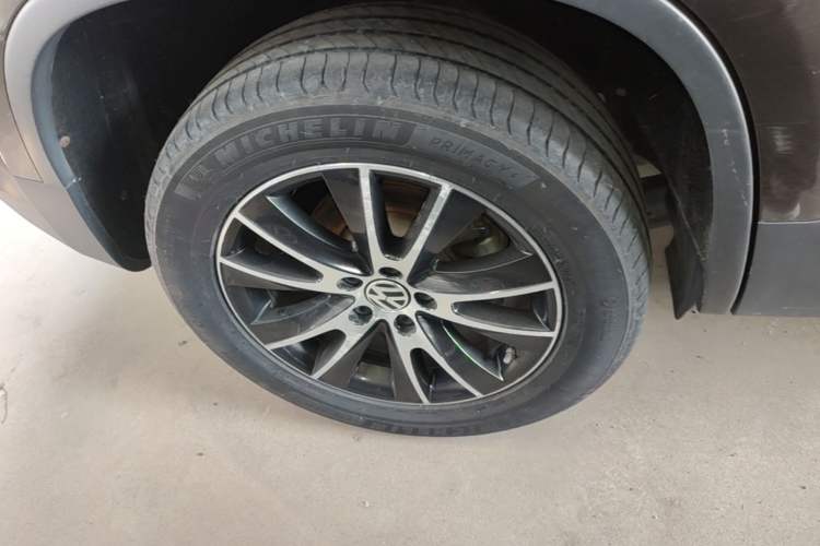 Used Volkswagen Tiguan 2013 2.0 TSI Automatic All-Wheel Drive Luxury Edition Right Rear Wheel Hub