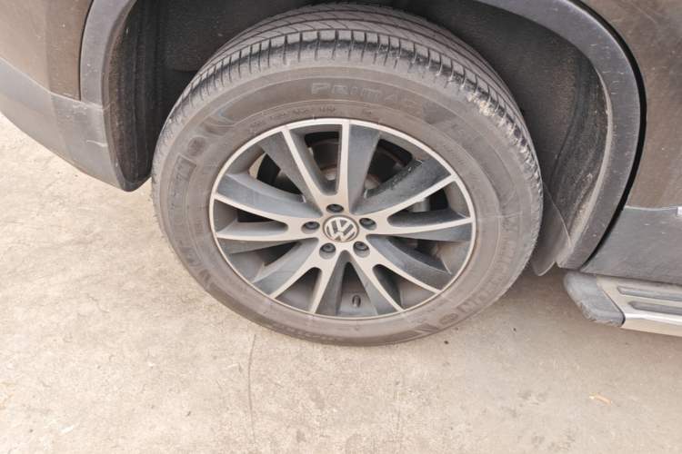 Used Volkswagen Tiguan 2013 1.8 TSI Automatic All-Wheel Drive Luxury Model Right Rear Wheel Hub