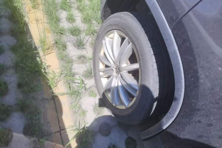 Used Volkswagen Tiguan 2013 2.0 TSI Automatic All-Wheel-Drive Flagship Edition Right Rear Wheel Hub