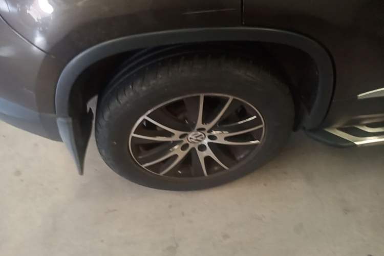 Used Volkswagen Tiguan 2013 1.8 TSI Automatic All-Wheel Drive Luxury Model Right Rear Wheel Hub
