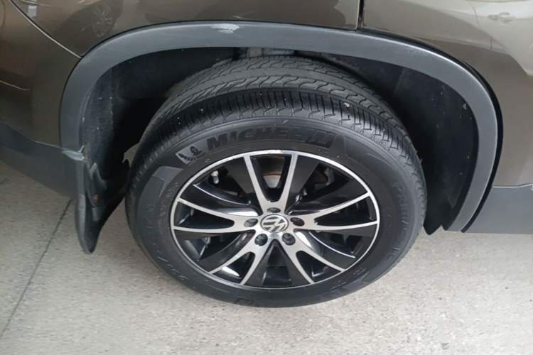 Used Volkswagen Tiguan 2013 1.8 TSI Automatic All-Wheel Drive Luxury Model Right Rear Wheel Hub