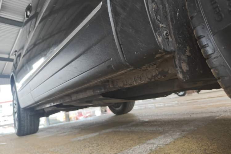 Used Volkswagen Tiguan 2013 1.8 TSI Automatic All-Wheel Drive Luxury Model Right Side Sill