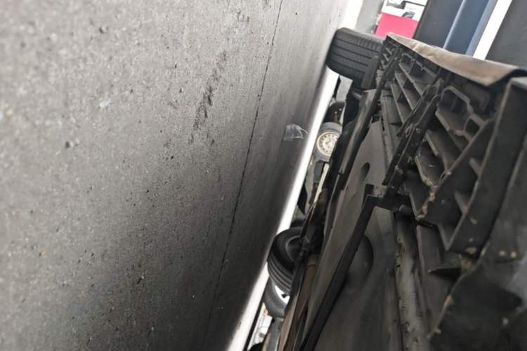 Used Volkswagen Tiguan 2013 1.8 TSI Automatic All-Wheel Drive Luxury Model Right Side Sill