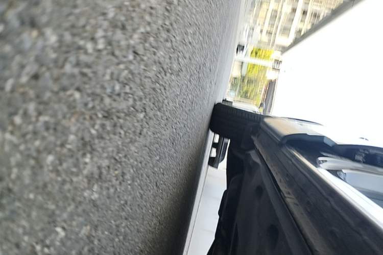 Used Volkswagen Tiguan 2013 2.0 TSI Automatic All-Wheel-Drive Flagship Edition Right Side Sill