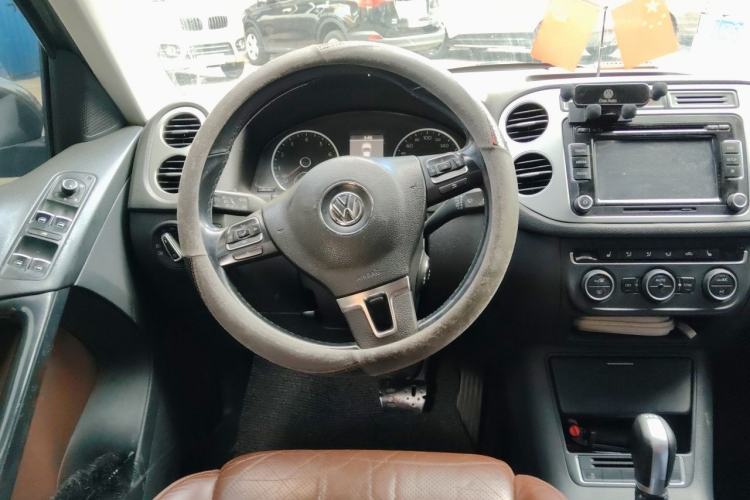 Used Volkswagen Tiguan 2013 2.0 TSI Automatic All-Wheel Drive Luxury Edition Steering Wheel