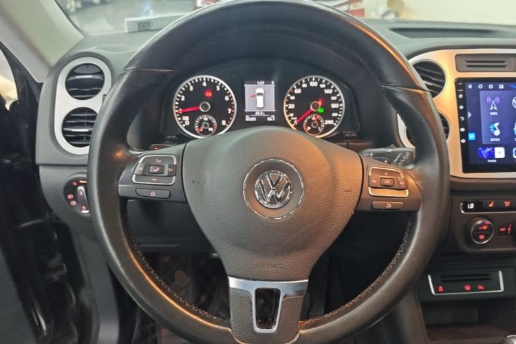 Used Volkswagen Tiguan 2013 2.0 TSI Automatic All-Wheel-Drive Flagship Edition Steering Wheel