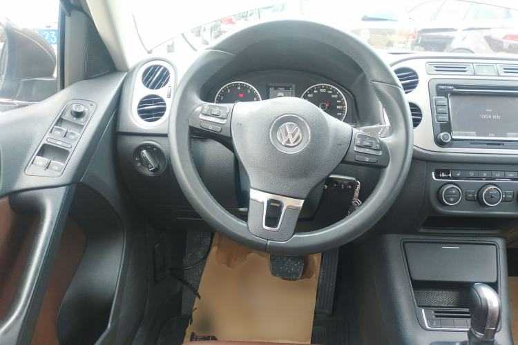 Used Volkswagen Tiguan 2013 1.8 TSI Automatic All-Wheel Drive Luxury Model Steering Wheel