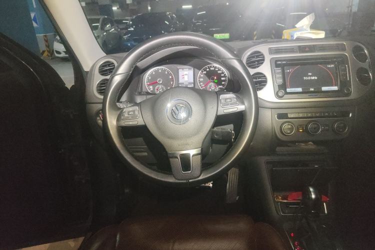 Used Volkswagen Tiguan 2013 1.8 TSI Automatic All-Wheel Drive Luxury Model Steering Wheel