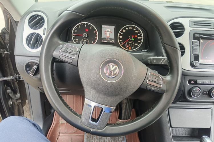 Used Volkswagen Tiguan 2013 1.8 TSI Automatic All-Wheel Drive Luxury Model Steering Wheel