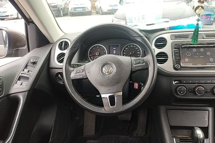Used Volkswagen Tiguan 2013 1.8 TSI Automatic All-Wheel Drive Luxury Model Steering Wheel