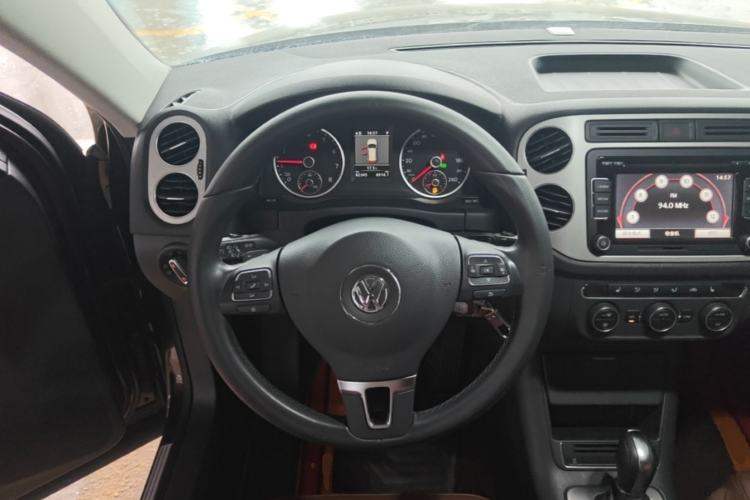 Used Volkswagen Tiguan 2013 1.8 TSI Automatic All-Wheel Drive Luxury Model Steering Wheel