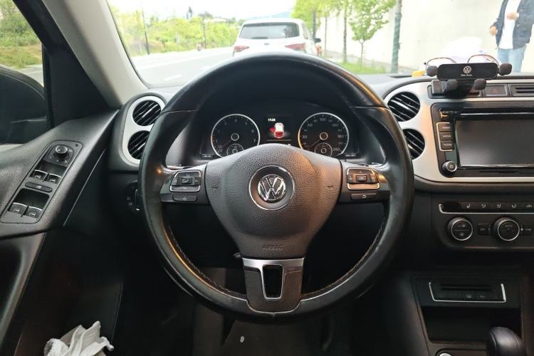 Used Volkswagen Tiguan 2013 2.0 TSI Automatic All-Wheel-Drive Flagship Edition Steering Wheel