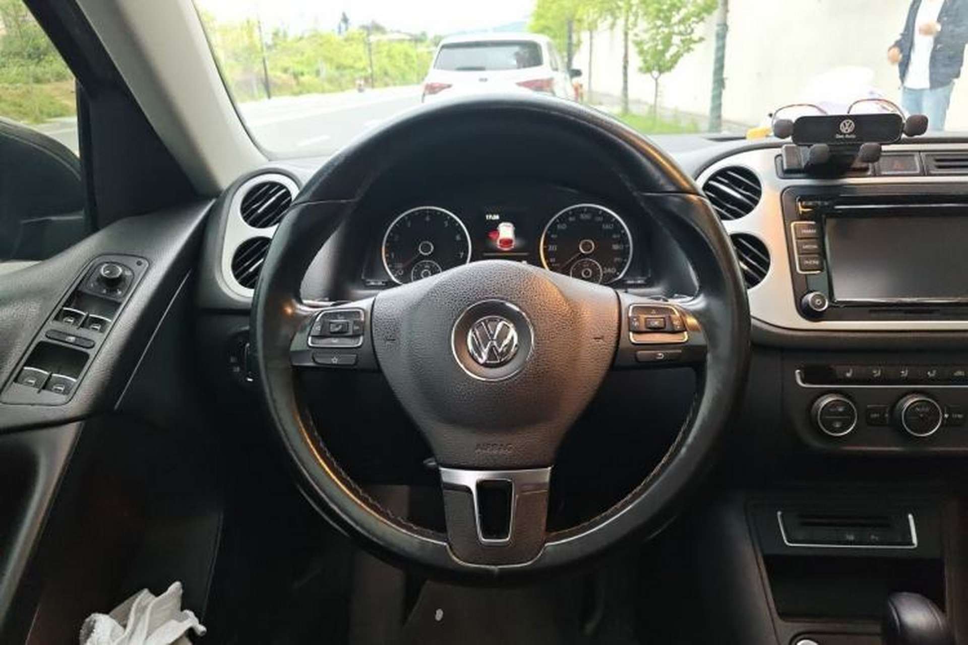 Used Volkswagen Tiguan 2013 2.0 TSI Automatic All-Wheel-Drive Flagship Edition Steering Wheel