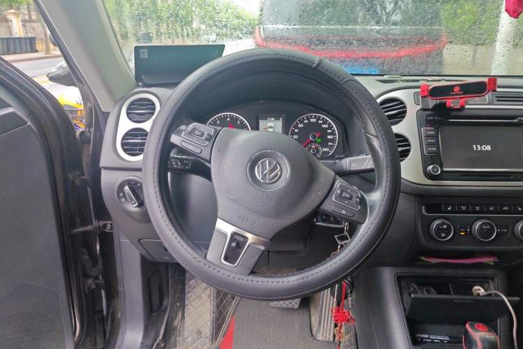 Used Volkswagen Tiguan 2013 2.0 TSI Automatic All-Wheel Drive Luxury Edition Steering Wheel