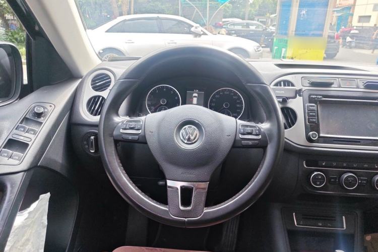 Used Volkswagen Tiguan 2013 2.0 TSI Automatic All-Wheel-Drive Flagship Edition Steering Wheel