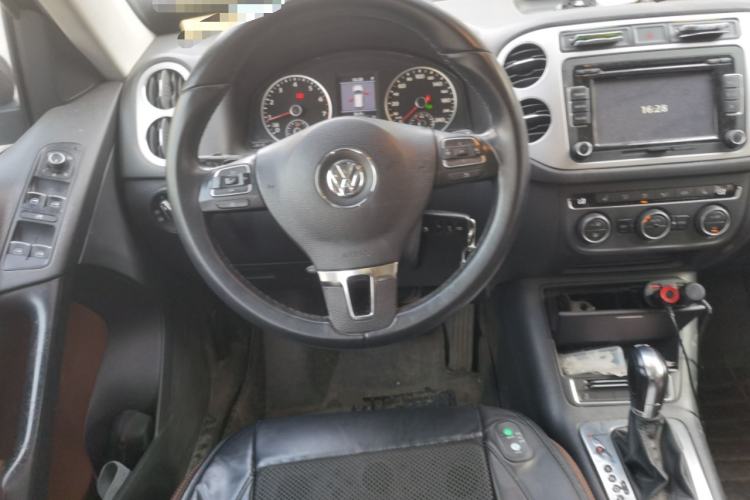 Used Volkswagen Tiguan 2013 1.8 TSI Automatic All-Wheel Drive Luxury Model Steering Wheel