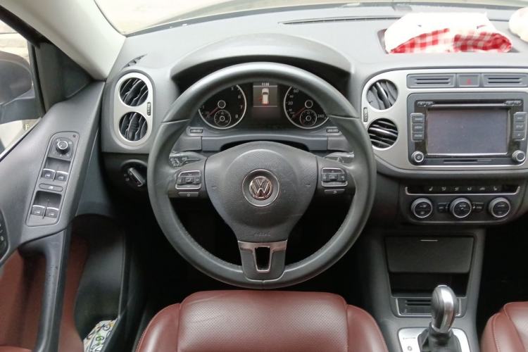Used Volkswagen Tiguan 2013 1.8 TSI Automatic All-Wheel Drive Luxury Model Steering Wheel