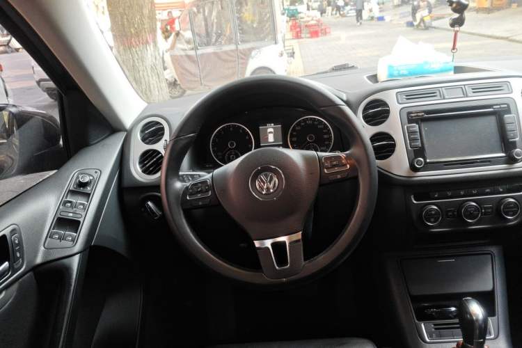 Used Volkswagen Tiguan 2013 1.8TSI Automatic Two-Wheel Drive Luxury Model Steering Wheel