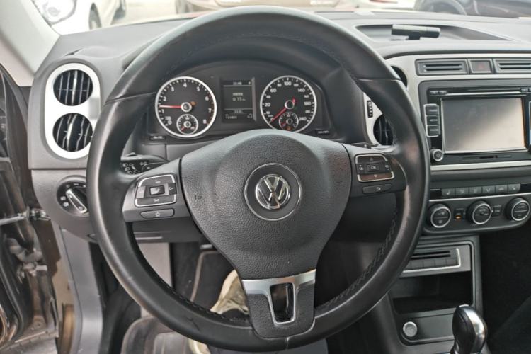 Used Volkswagen Tiguan 2013 1.8 TSI Automatic All-Wheel Drive Luxury Model Steering Wheel