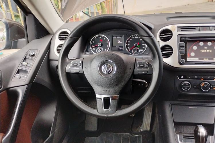 Used Volkswagen Tiguan 2013 1.8 TSI Automatic All-Wheel Drive Luxury Model Steering Wheel