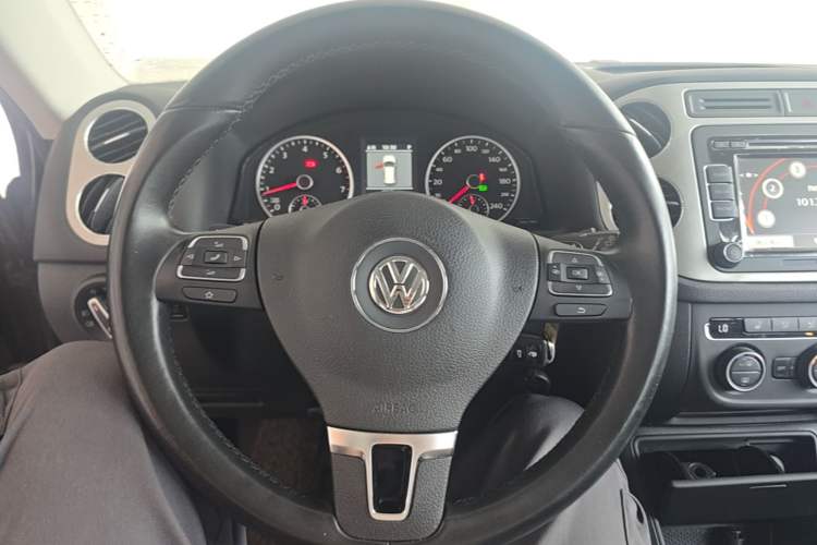 Used Volkswagen Tiguan 2013 1.8TSI Automatic Two-Wheel Drive Luxury Model Steering Wheel