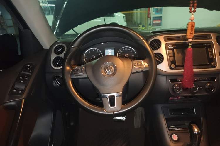 Used Volkswagen Tiguan 2013 2.0 TSI Automatic All-Wheel-Drive Flagship Edition Steering Wheel