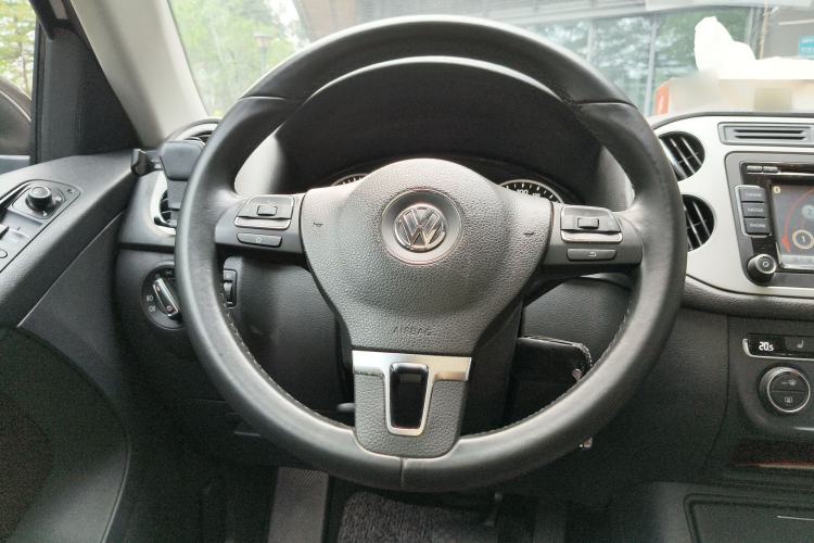 Used Volkswagen Tiguan 2013 1.8 TSI Automatic All-Wheel Drive Luxury Model Steering Wheel