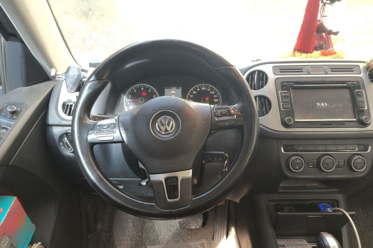 Used Volkswagen Tiguan 2013 1.8 TSI Automatic All-Wheel Drive Luxury Model Steering Wheel